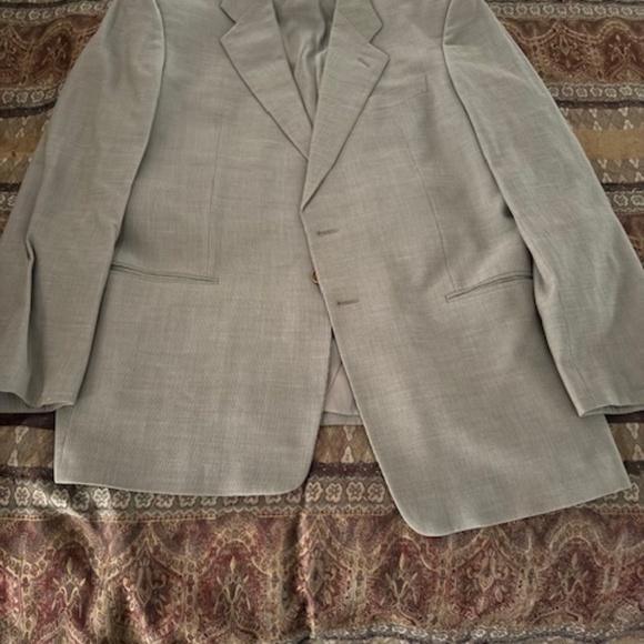 Men Giorgio Armani Le Collezioni Business Suit. Light Brown. Size 42R